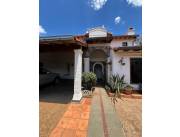 VENDO AMPLIA CASA 3 DORMITORIOS EN FERNANDO DE LA MORA