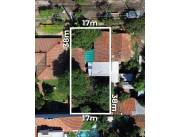 En venta terreno con casa a demoler en Barrio Villa Aurelia - Asunción