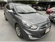 Hyundai Accent 2015 con 93.000km y camara de retroceso