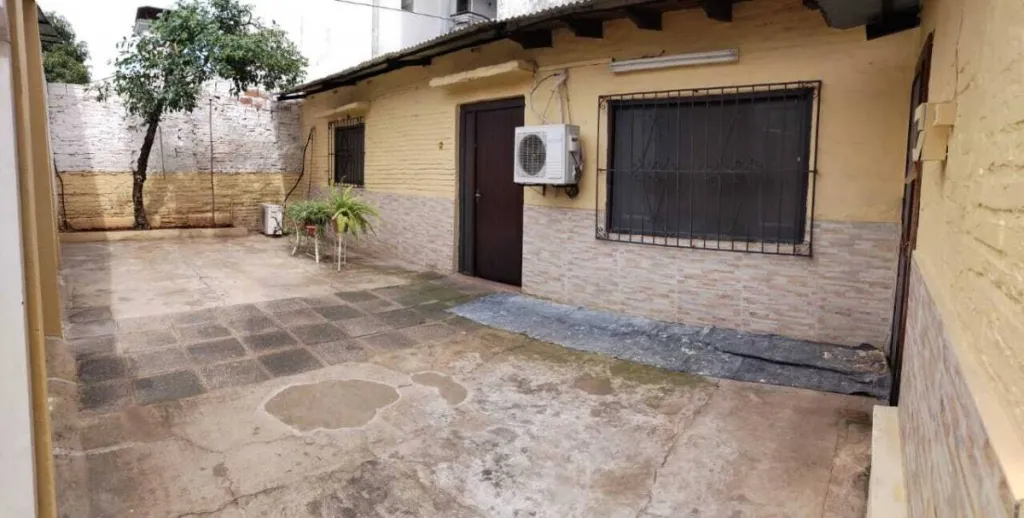VENDO CASA CON PATIO EN ASUNCIÓN, BARRIO SAN VICENTE — foto 2