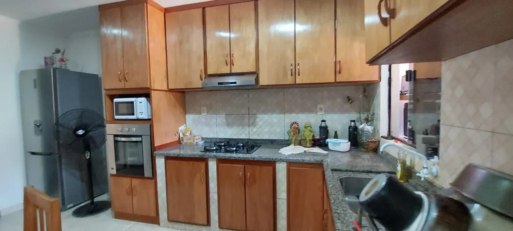 Vendo casa en el barrio San Pedro de Encarnación: 4 habitaciones y 3 baños — foto 3