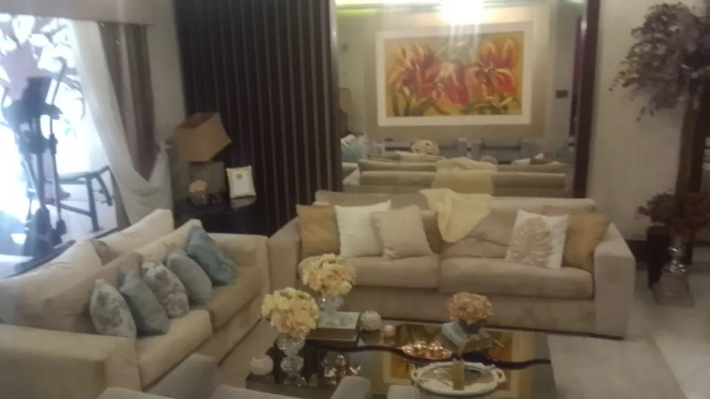 Vendo Casa de 4 dormitorios en Barrio Felicidad de Lambare con piscina Y TOTALMENTE AMOBLA — foto 2