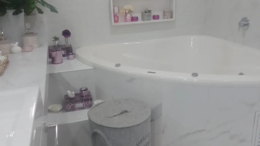 Vendo Casa de 4 dormitorios en Barrio Felicidad de Lambare con piscina Y TOTALMENTE AMOBLA — foto 3