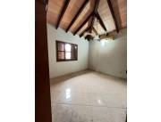 Alquiler Amplia Casa en Esquina con inmejorable ubicación para Oficina o vivienda