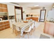 VENDO PRECIOSA RESIDENCIA EN EL BARRIO LAS LOMAS