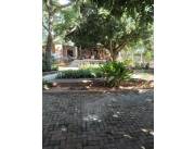 VENDO CASA EN BARRIO COLÓN SAN BERNARDINO - ALTOS