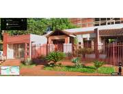 Vendo espectacular casa en Area 5 - con salón comercial, piscina y ubicación privilegiada.