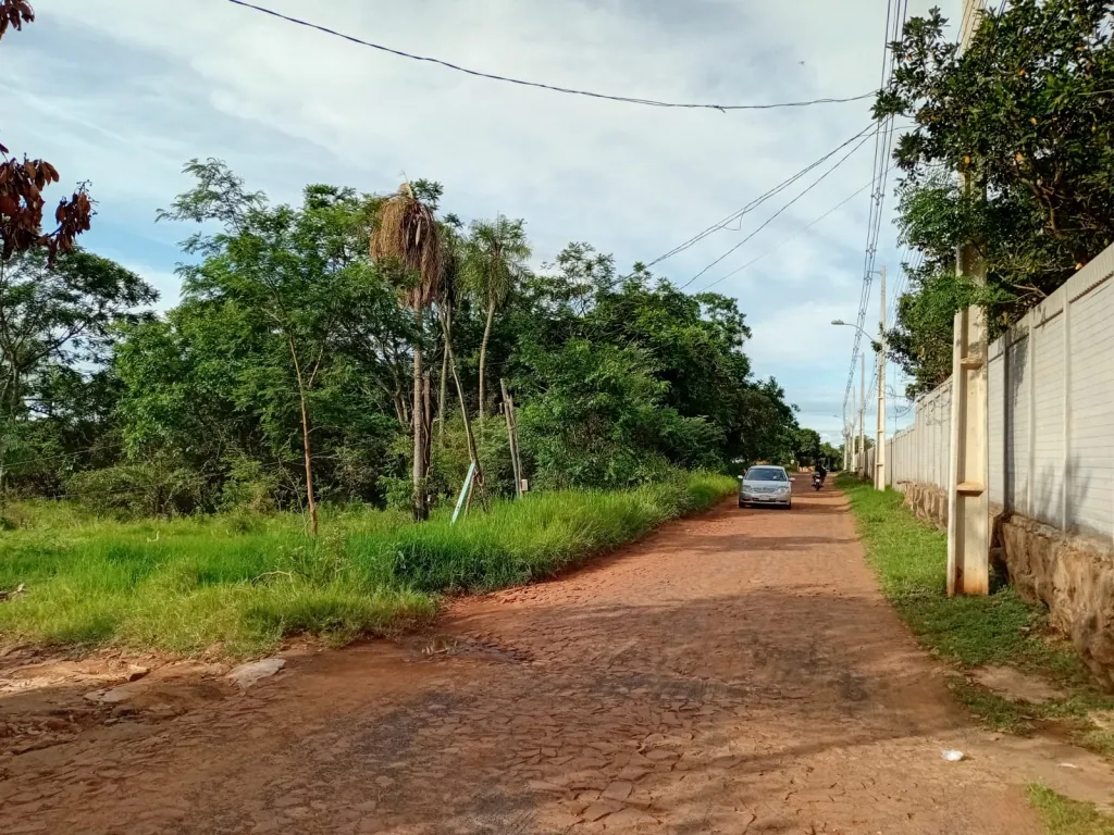 6 TERRENOS DE 12 X 30 CADA UNO, ZONA COMERCIAL A 2 CUADRAS DEL PASEO GUARANI — foto 3