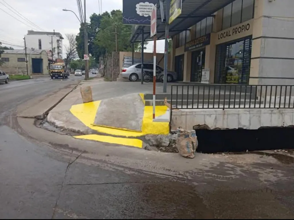 Vendo importante propiedad sobre la AV. La Victoria. Barrio San Pablo - Asunción — photo 2