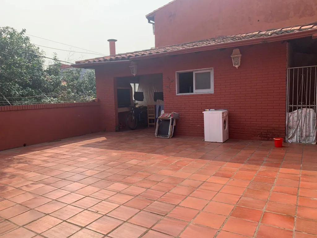 VENTA DE CASA EN ASUNCION - BARRIO DR. FRANCIA CONLINDANTE AL BARRIO SAJONIA — foto 3