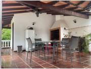 Terreno en venta con casa a remodelar, Barrio San Cristóbal / Villa Morra