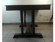 VENDO MESA DE ESCRITORIO DE MADERA MACIZA CON BASE INDEPENDIENTE Y UNA SILLA GIRATORIA.