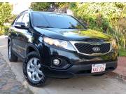 KIA SORENTO AÑO 2012 DIESEL AUTOM A.A MANDOS AL VOLANTE LLANTAS DEPORTIVAS UNICO DUEÑO!!!
