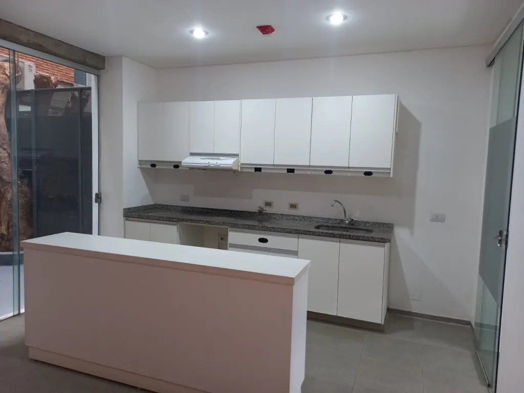 ¡Duplex Premiun en alquiler! Ubicado en una posición privilegiada sobre la Avenida Venezue — foto 3