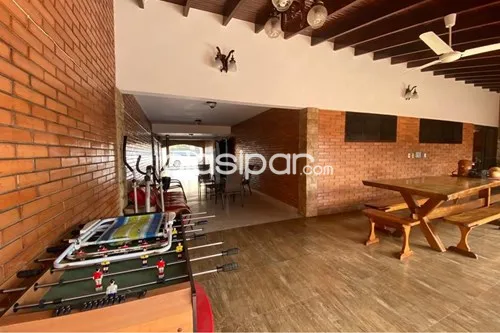 RESIDENCIA CON PISCINA EN SAN LORENZO BO LAS MERCEDES — foto 3