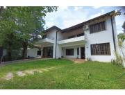 VENDO CASA EN ESQUINA FERNANDO DE LA MORA Z/ SUR!!