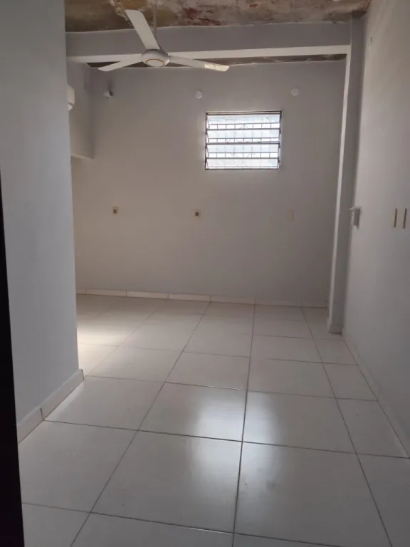 DOY EN ALQUILER UN DORMITORIO CON BAÑO PRIVADO Y A. DE AIRE EN EL MICROCENTO DE ASUNCION — foto 2