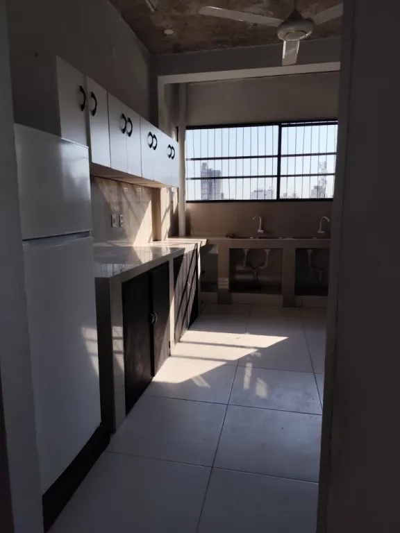DOY EN ALQUILER UN DORMITORIO CON BAÑO PRIVADO Y A. DE AIRE EN EL MICROCENTO DE ASUNCION — foto 3