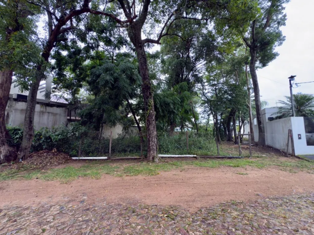 EN VENTA TERRENO SOBRE EL LAGO — foto 3