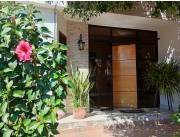 VILLA ELISA-- Bo. ROSEDAL, HERMOSA CASA A 200 METROS DE LA AVDA. DEFENSORES DEL CHACO..