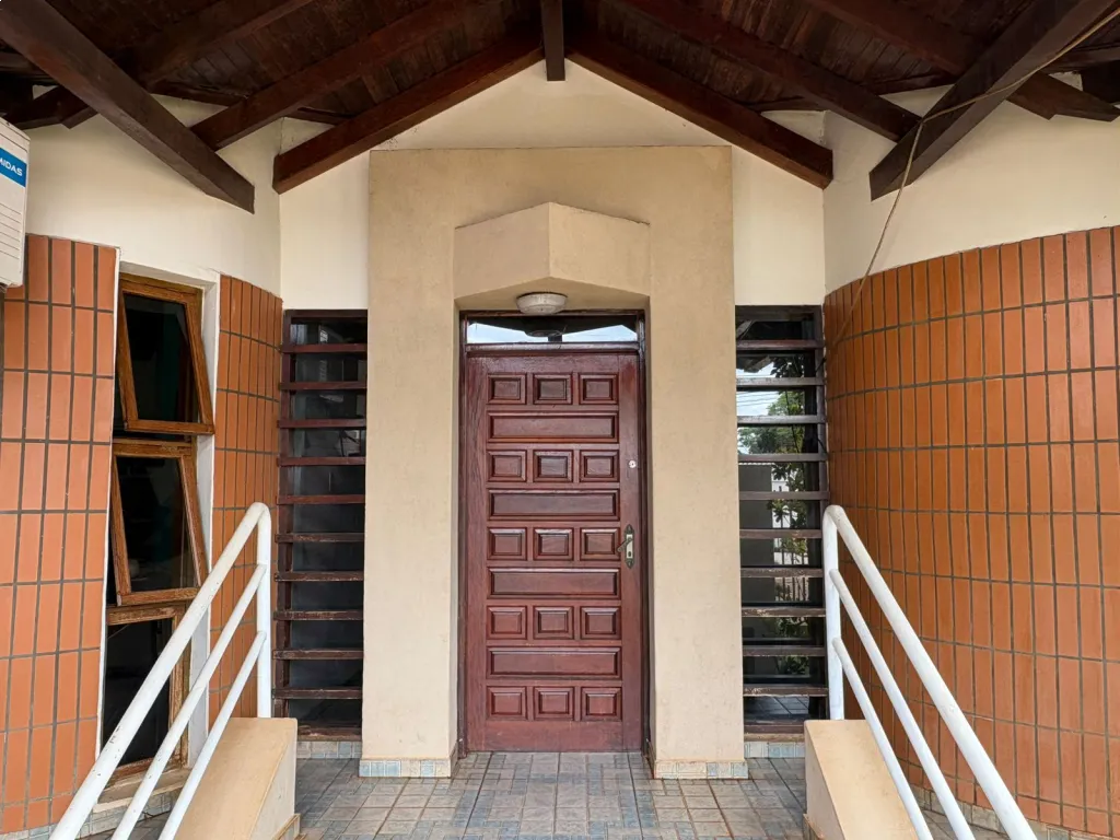 Vendo espectacular casa en Area 5 - con salón comercial, piscina y ubicación privilegiada. — foto 3