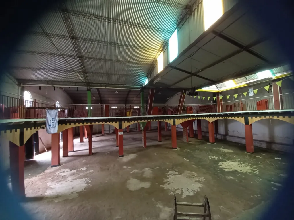 ALQUILO DEPÓSITO DE 600 M2 EN LIMPIO CAMINO A LUQUE CÓD 3290 — Foto 2