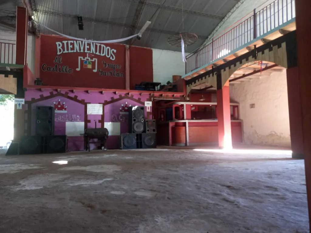 ALQUILO DEPÓSITO DE 600 M2 EN LIMPIO CAMINO A LUQUE CÓD 3290 — Foto 3