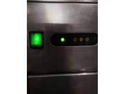 FABRCADORA DE HIELO EN ROLITOS AUTOMATICA PARA 8 KLG POCO USO