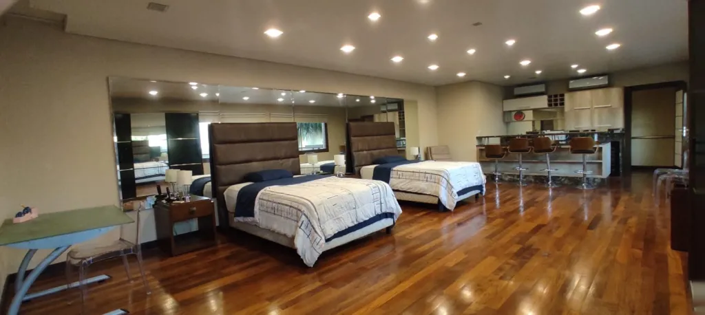 Alquilo amplia Residencia en Asunción Barrio Las Lomas — photo 3