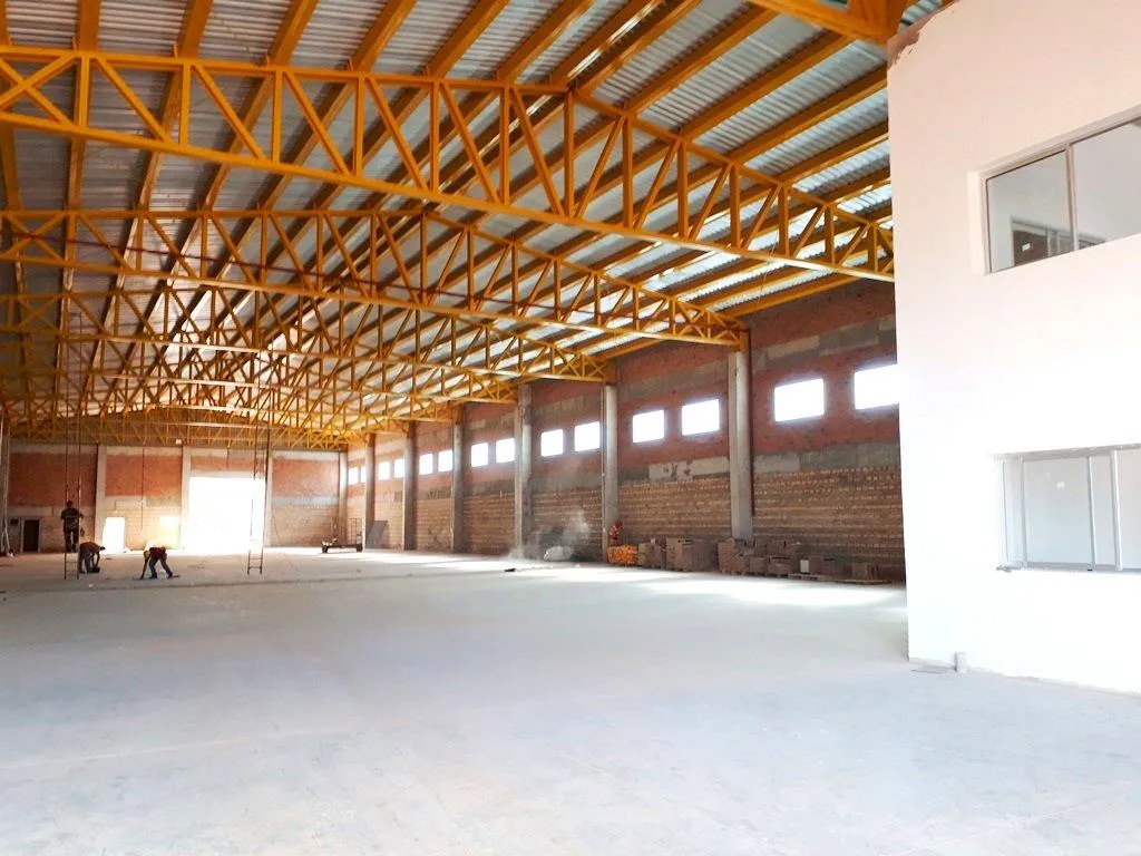 MR ALONSO, A ESTRENAR: 2.000 M2, DEPOSITO + SHOWROOM + OFICINAS S RUTA Nº3, 9.900 USD. — foto 2