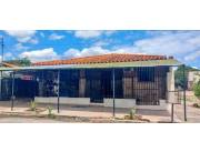 CASA EN ESQUINA A LA VENTA, EN LOMA PYTA, ASUNCIÓN