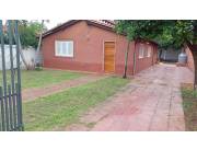 alquilo casa en Villa Adela