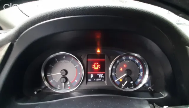 Toyota New Auris 2012 — foto 5