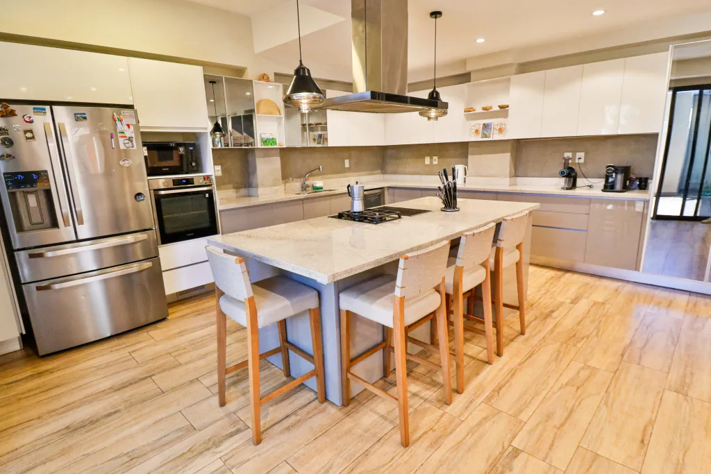 CASA NUEVA CON PAISAJISMO EN VENTA – SAN LORENZO — foto 3