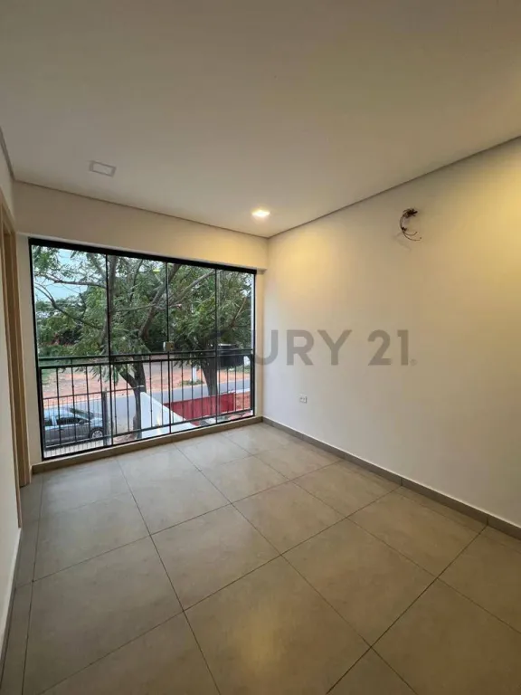 En venta duplex estilo toscano en Luque — foto 3