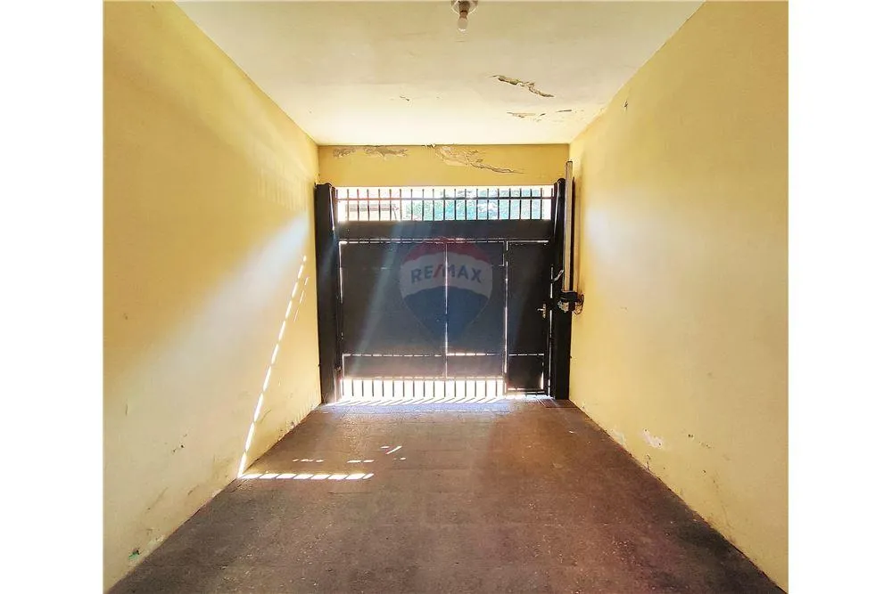 VENDO DUPLEX EN LAMBARE A PASOS DE CACIQUE — foto 2