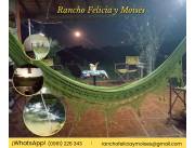 Casa de campo con arroyo