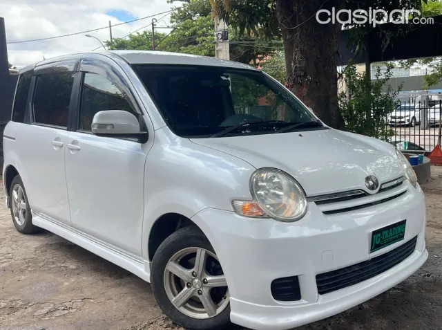 Toyota Sienta 2009 - foto 2