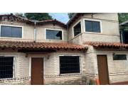 Alquilo casa sobre Av. República Argentina