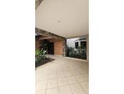 IMPONENTE CASA A CUADRAS DEL SHOPPING MCAL LOPEZ