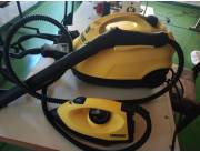 Plancha a vapor con accesorios para limpiar a vapor