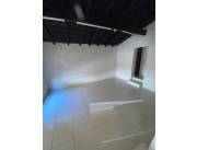 ALQUILO SALÓN COMERCIAL sobre RCA. FRANCESA esq. Eligio Ayala