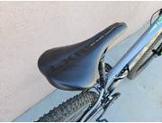 Bicicleta aro 29 cuadro de aluminio, frenos hidráulicos, cubierta Kenda, transmisión 3x8