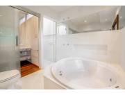 VENDO RESIDENCIA EN FERNANDO DE LA MORA, ZONA NORTE COD 5886