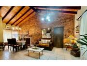 VENDO CASA DE UNA PLANTA EN LUQUE LOMA MERLO-ZONA MUY RESIDENCIAL