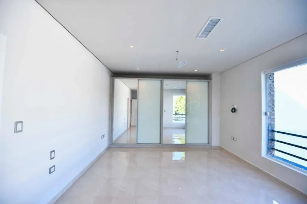 Alquilo Lujosa Residencia, Luque, Zona CIT — foto 3