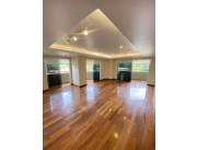 Alquilo Exclusivo Semipiso de 245 m2 en el Corazón de Villa Morra - LAP7604546