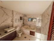 EN VENTA - HERMOSO DUPLEX EN LAMBARÉ