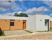 VENDO CASA A ESTRENAR EN LUQUE MORA CUE 6259