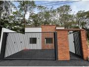 VENDO HERMOSO CHALET A ESTRENAR EN LAMBARÉ 🏡 10113